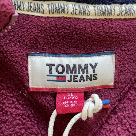 NWT Tommy Jeans Burgundy Pull Over Men’s XL - Picture 2 of 4